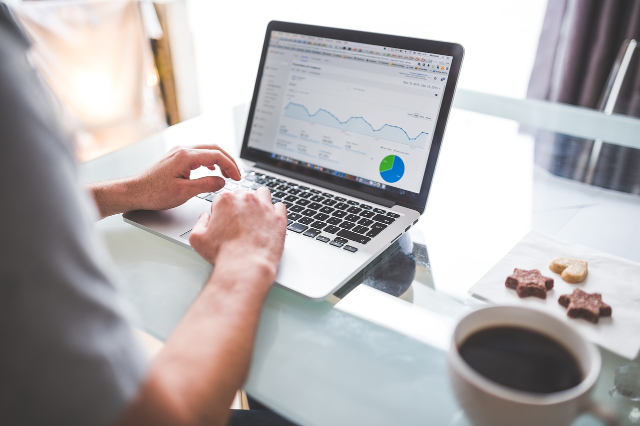 Organic Marketing vs. Paid Ads: What Is More Important and When To Implement