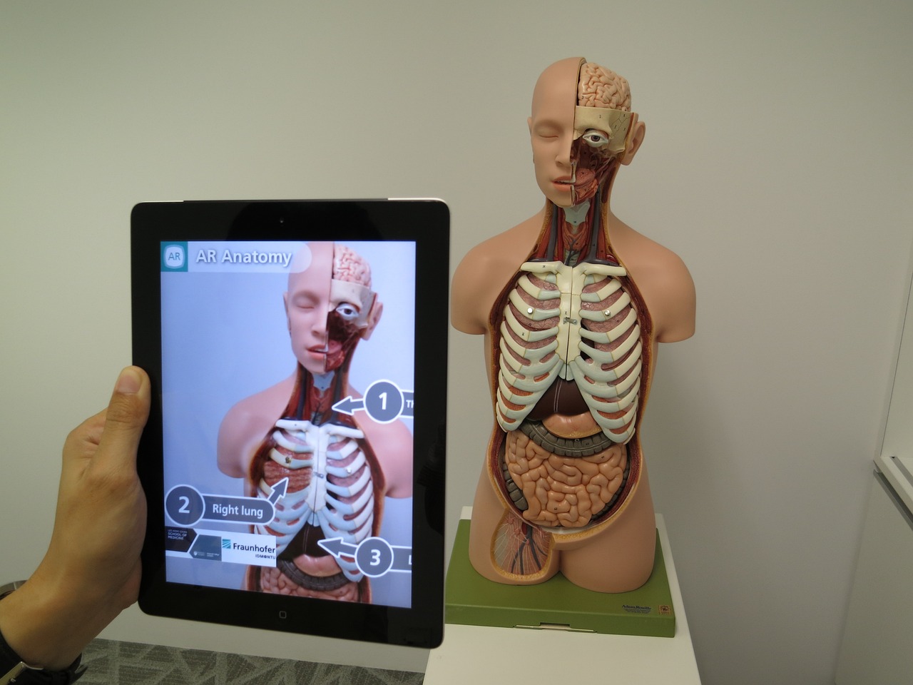 How is Augmented Reality Improving Patient Experience in the Healthcare Industry?